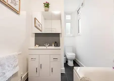 Appartement Garden Flat In Central Location