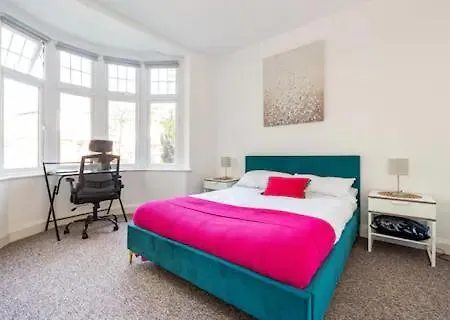 Garden Flat In Central Location Appartement *