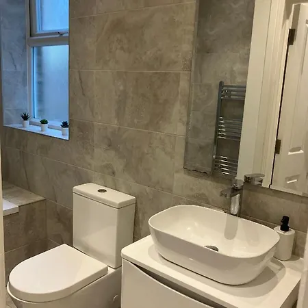 Spectacular 2 Bed With Lovely Terrace - 1 The Southwell Apartment *