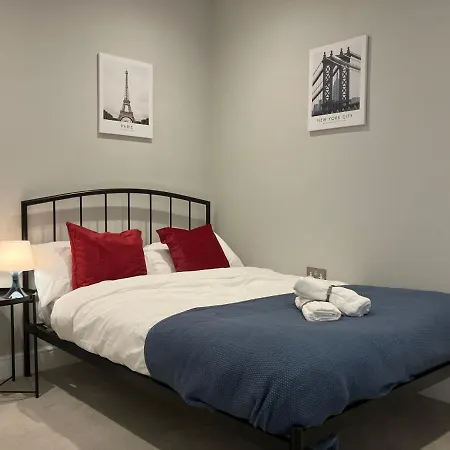 Spectacular 2 Bed With Lovely Terrace - 1 The Southwell Apartment London