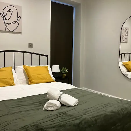 Spectacular 2 Bed With Lovely Terrace - 1 The Southwell Apartment