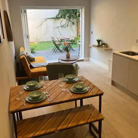 Spectacular 2 Bed With Lovely Terrace - 1 The Southwell London