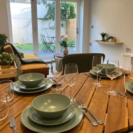 Spectacular 2 Bed With Lovely Terrace - 1 The Southwell * London