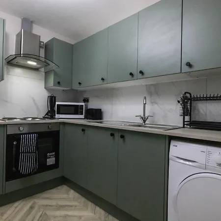 Ensuite With Garden *