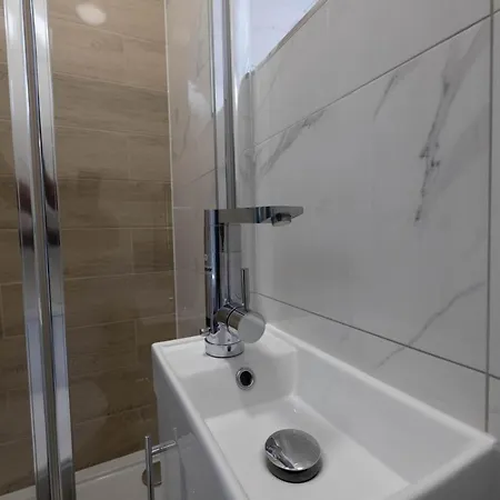 Bed & Breakfast Ensuite With Garden