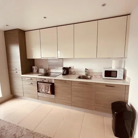 Apartment Morden 1 Bed Flat, Napier House, Bromyard Ave London