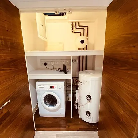 Morden 1 Bed Flat, Napier House, Bromyard Ave Apartment London
