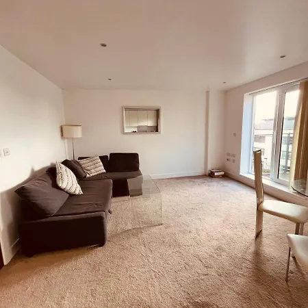Morden 1 Bed Flat, Napier House, Bromyard Ave * London