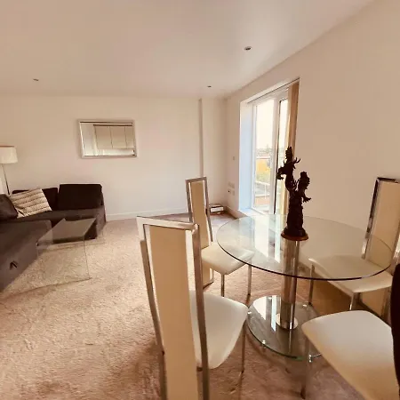Morden 1 Bed Flat, Napier House, Bromyard Ave Apartment *