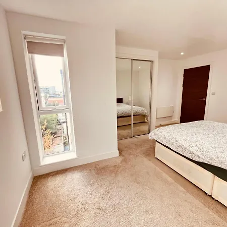 Apartment Morden 1 Bed Flat, Napier House, Bromyard Ave London