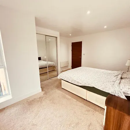 Apartment Morden 1 Bed Flat, Napier House, Bromyard Ave