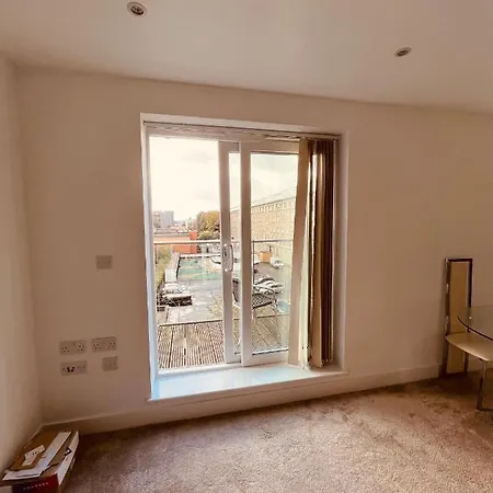 Morden 1 Bed Flat, Napier House, Bromyard Ave Apartment London