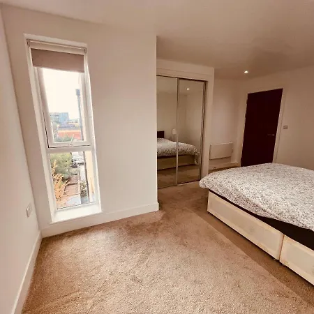 Apartment Morden 1 Bed Flat, Napier House, Bromyard Ave *