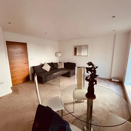 Morden 1 Bed Flat, Napier House, Bromyard Ave London
