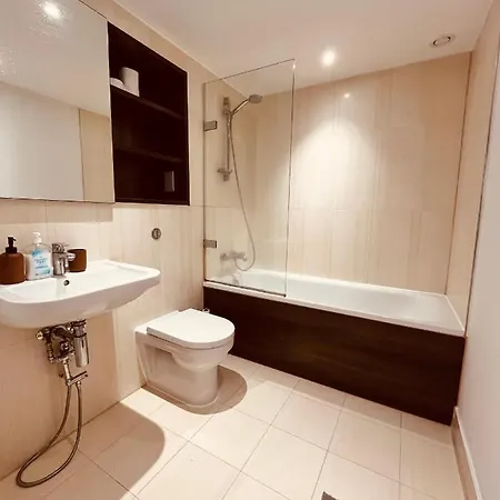 Apartment Morden 1 Bed Flat, Napier House, Bromyard Ave *