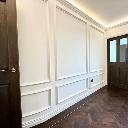 Stunning 2 Bed In Kensington Apartment London