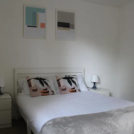 Homestay The Yellow House London