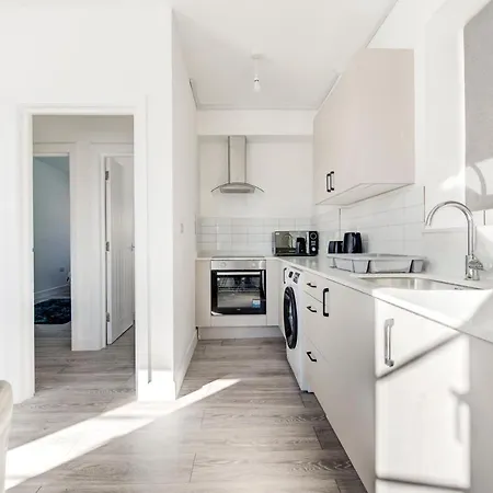 Apartment 2 Bedroom With Large And Wi-fi London