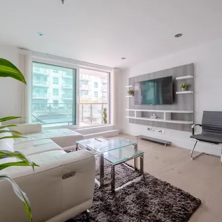 2bd Flat W River View Balcony - Vauxhall! * London