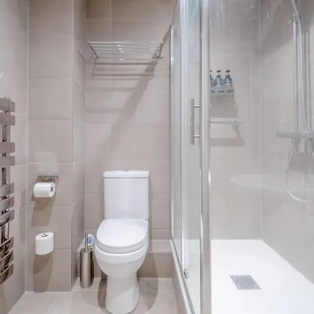 2bd Flat W River View Balcony - Vauxhall! Apartment