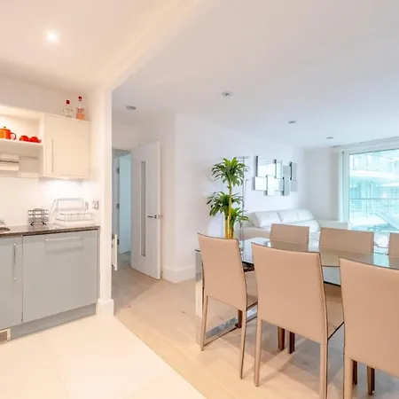 2bd Flat W River View Balcony - Vauxhall! Apartment London
