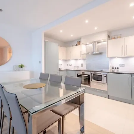 2bd Flat W River View Balcony - Vauxhall! Apartment