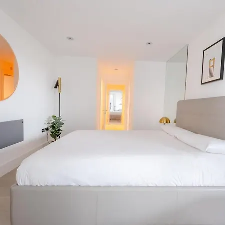 2bd Flat W River View Balcony - Vauxhall! *