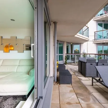 2bd Flat W River View Balcony - Vauxhall! Apartment