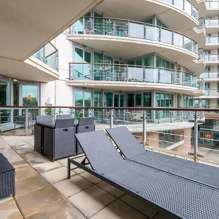 Apartment 2bd Flat W River View Balcony - Vauxhall! *