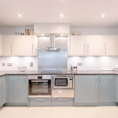 2bd Flat W River View Balcony - Vauxhall! Apartment *