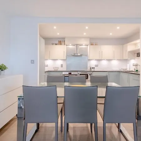 2bd Flat W River View Balcony - Vauxhall! Apartment London
