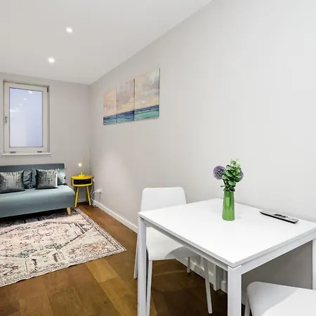 Apartment Spacious 1 Bedroom Flat London