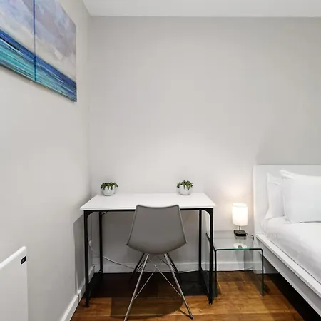 Apartment Spacious 1 Bedroom Flat *
