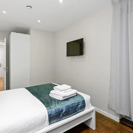Apartment Spacious 1 Bedroom Flat