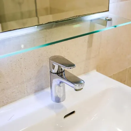 Spacious 1 Bedroom Flat Apartment