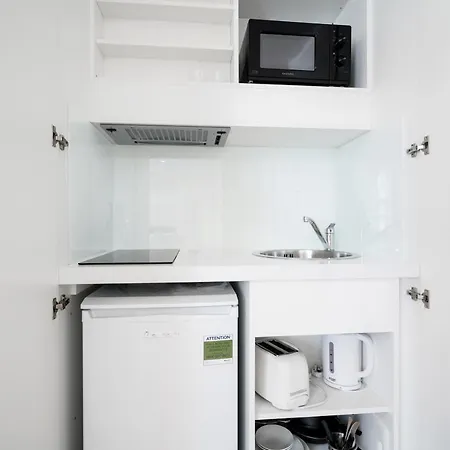 Spacious 1 Bedroom Flat Apartment *