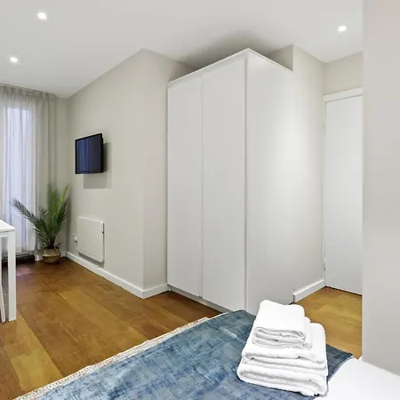 Spacious 1 Bedroom Flat