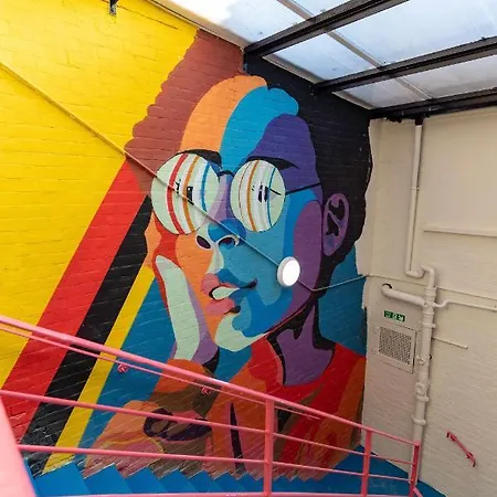 Hostelle - Women Only