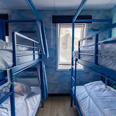 Hostelle - Women Only Hostel *