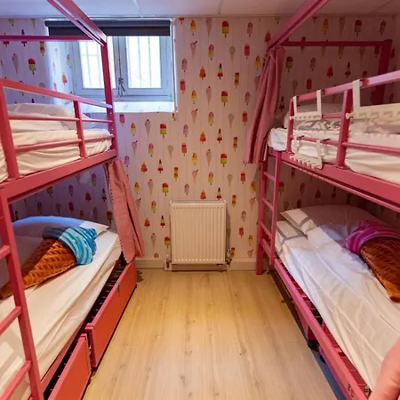 Hostelle - Women Only *