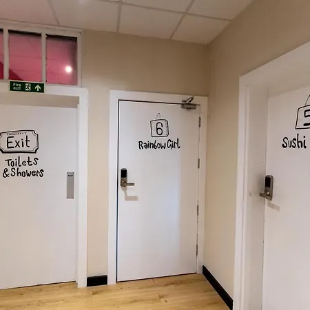Hostelle - Women Only