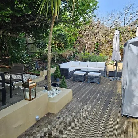 Stunning 5 Bedroom Putney House Holiday home *