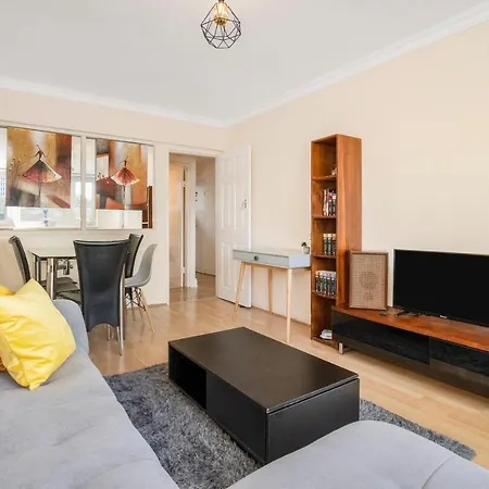 Easy Living Near Angel And Apartment *