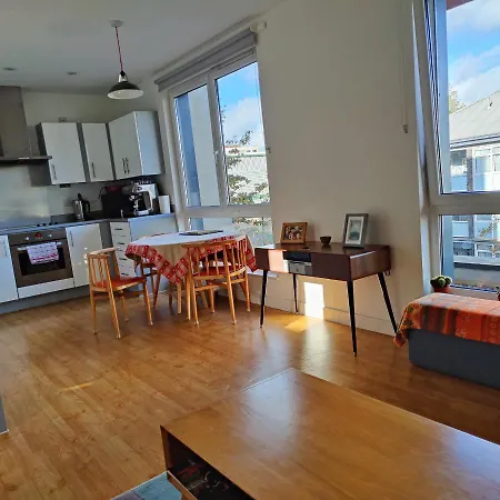 Homely Spacious 3 Bedrooms Duplex With Roof-top Next To Victoria Park & Regent's Canal In Vibrant East End * Londýn