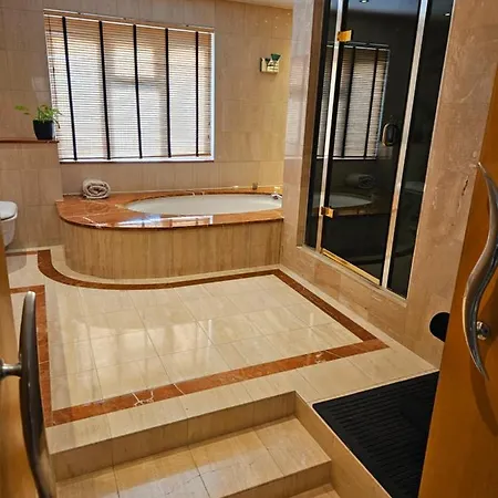 Stunning 5 Bedroom Putney House London