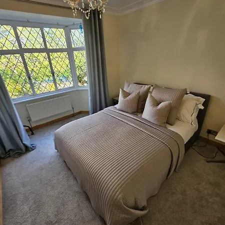 Stunning 5 Bedroom Putney House Holiday home *