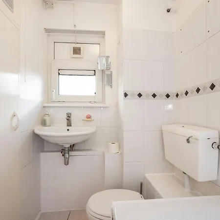 Easy Living Near Angel And Apartment