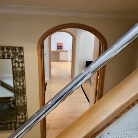 Stunning 5 Bedroom Putney House *