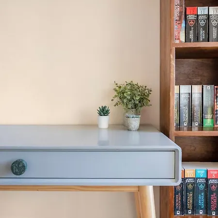 Easy Living Near Angel And Apartment