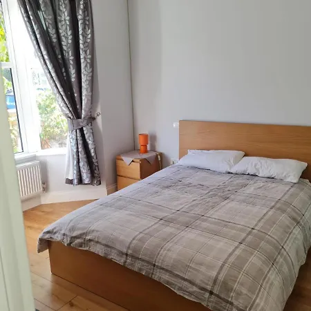 Daniari Guest Erith